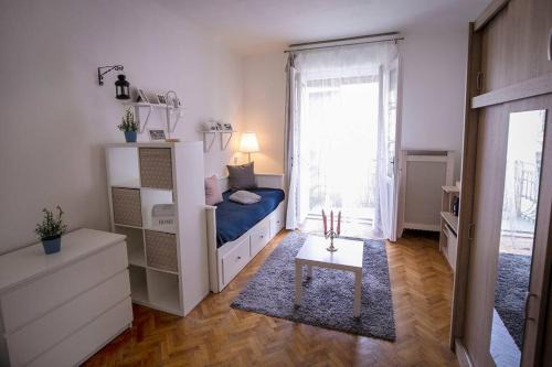 Ujlipotvaros Apartment | Parisian Soul In The Heart Of Budapest