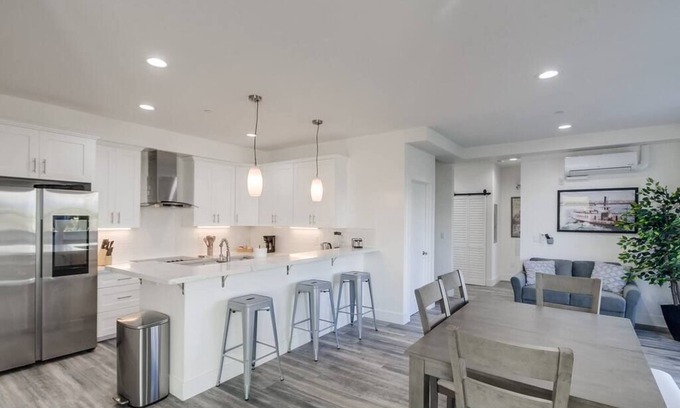 University Heights Apartment | Park Blvd Paradise 304 New construction, king bed!