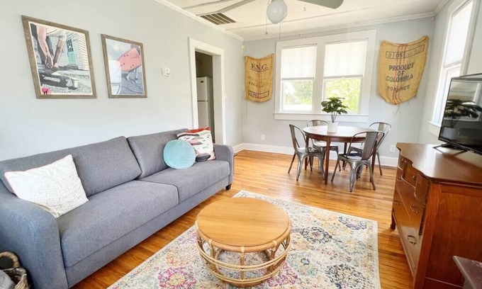 North Charleston Apartment | Park Circle Guest Pad with Putting Green and Pool Table