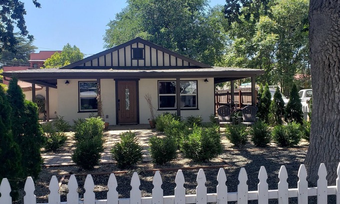 Paso Robles House | Park Place 3/3 Walkable to Downtown BBQ grill