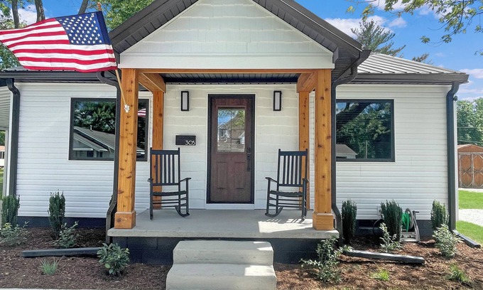 Casey House | Park Place .5mi from Downtown