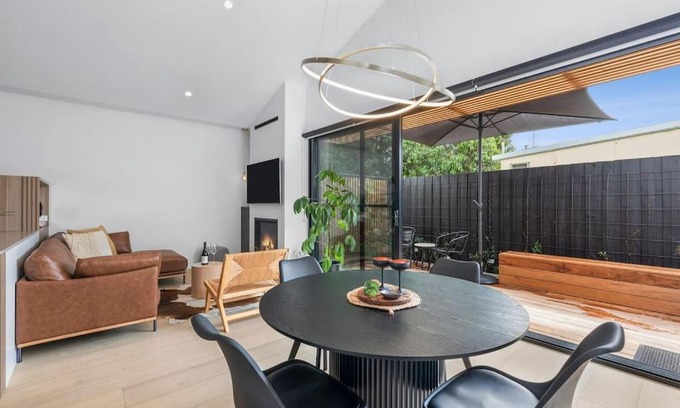 Ocean Grove House | Park Place Luxe - Stylish & Central Apartment