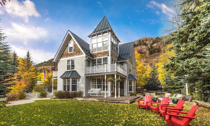 Telluride House | Park Place- Luxury Home, Hot Tub, Fire Pit, Huge Yard, Privacy