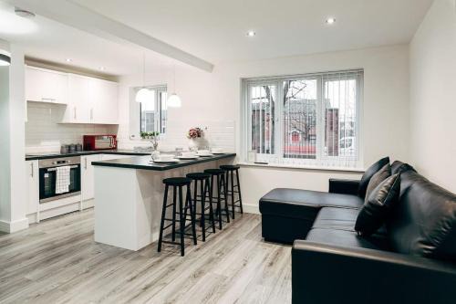 Liverpool Apartment | Park & Relax in 1bd Central Liverpool home