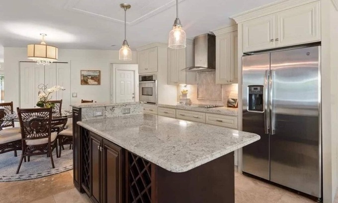 Park Shore House | Park Shore Paradise Minutes to White Sand Beaches