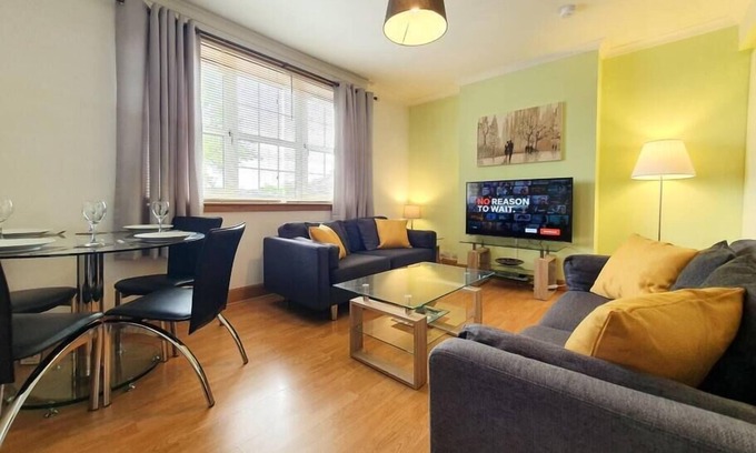 Rosyth Apartment | Parkgate Apartment - Near M90 Amazon Edinburgh
