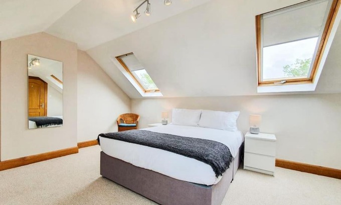 Rosyth Apartment | Parkgate Apartment - Near M90, Amazon, Edinburgh