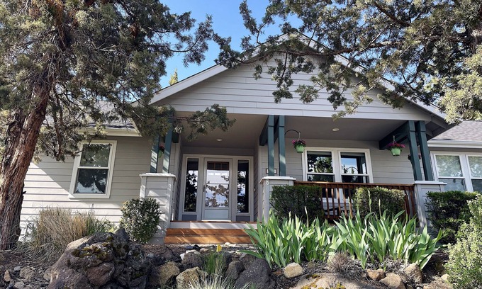 Orchard District House | Parkridge at Pilot Butte - Warm & Modern Bend Ski/Outdoor Basecamp