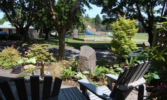 South Cambie Apartment | Parkside Apartment in a beautiful Vancouver Neighbourhood for monthly rentals