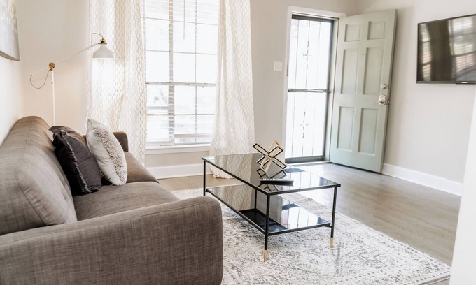 East Memphis House | Parkside & Broadview | Memphis Comfort in City Center