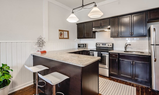 Roxborough-Manayunk Apartment | Parkside Charm – Cozy 1BR Corner Property