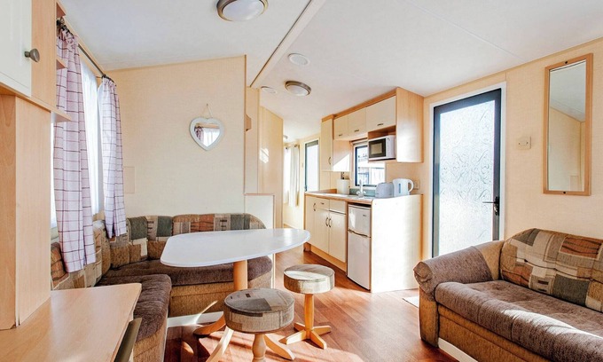 Caister-on-Sea House | Parkview Pet Friendly Six