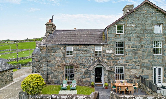 Dyffryn Ardudwy House | Parlwr Mawr - Three Bedroom House, Sleeps 5