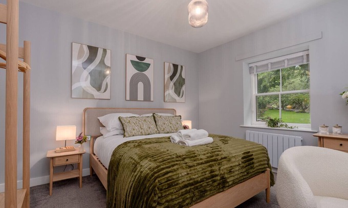 Clitheroe House | Parson Castle View, Sleeps 6, Clitheroe Centre