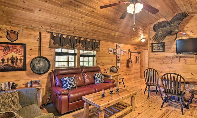 St George Cabin | Parsons ‘Semper Fi’ Cabin w/Fire Pit!