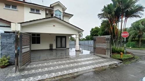 Johor Bahru House | Party/Gathering Semi-D House @Nusajaya Skudai Johor By Popeye Homestay