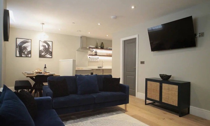 Bont Newydd Apartment | Pass the Keys | Apartment 4 Old Conservative Club in Historic Town
