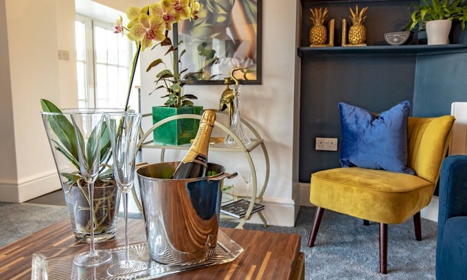 Shrewsbury Apartment | Pass the Keys | Art Deco inspired apartment with roof top views