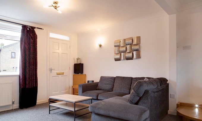 Milton House | Pass the Keys | Beautiful 4BR with Private Garden