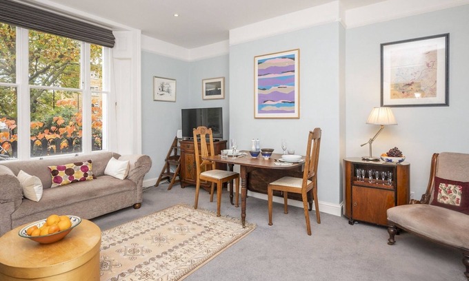 Brockley Apartment | Pass the Keys | Brockley Victorian apartment train links London