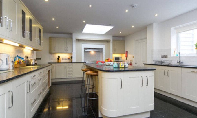 Bangor House | Pass the Keys | Bryn Ogwen Lovely Coastal Property in Bangor
