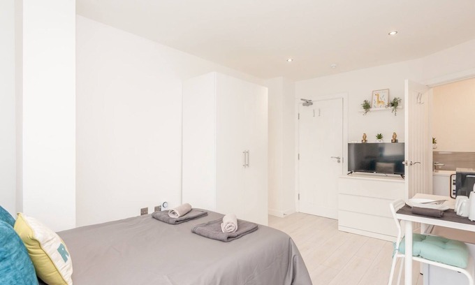 Burnley Apartment | Pass the Keys | Burnley Central Hub Couples Choice