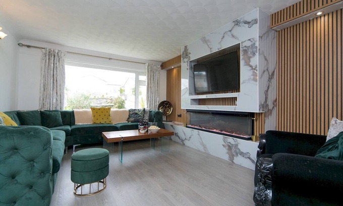 Benllech House | Pass the Keys | Centrally Located Modern Seaside House