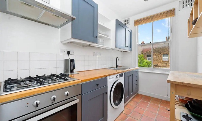 Leyton Apartment | Pass the Keys | Centrally Located Stylish Flat