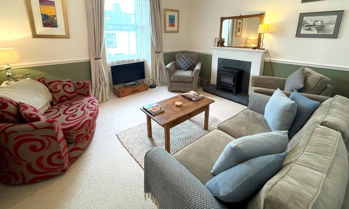 Kirkcudbright House | Pass the Keys | Charming 3BR Flat in Beautiful Kirkcudbright