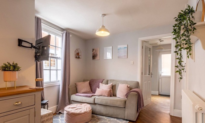 Shrewsbury House | Pass the Keys | Charming Victorian Two Bedroom Townhouse
