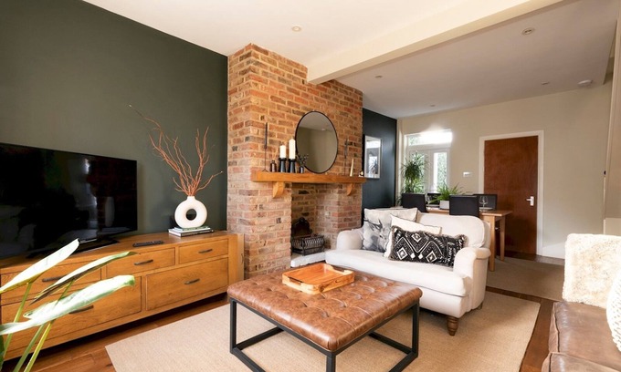 Eltham South House | Pass the Keys | Charming 2-Bed Home/Garden/Great Travel Links