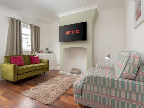 Knotty Ash House | Pass the Keys Cosy Liverpool Home. WiFi Parking Nr Alder Hey