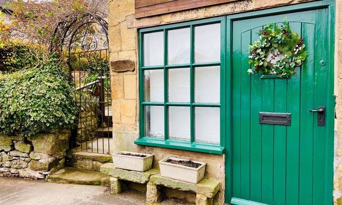 Youlgreave House | Pass the Keys | Dene Cottage - Perfect for 8 & Pets in Youlgrave