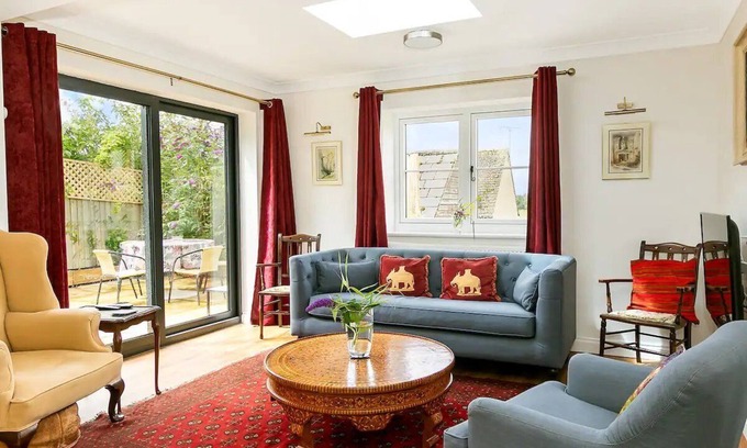 Chipping Norton House | Pass the Keys | Cosy Bliss Lodge 5 min walk to Chipping Norton