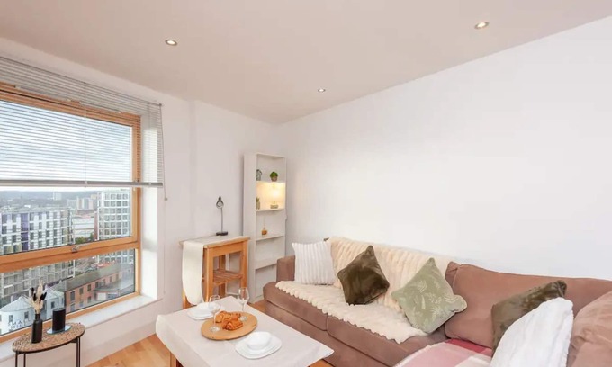 Leeds Apartment | Pass the Keys | Leeds Dock - Perfect for Couples - Amazing Views