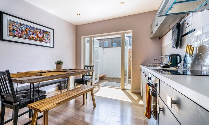 Queens Quarter House | Pass the Keys | Luxury 2Bed 2Bath Townhouse