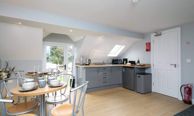 Llanddona Apartment | Pass the Keys | Modern en-suite room in country Pub/Restaurant (4)
