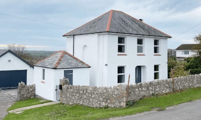 Oldwalls House | Pass the Keys | Newly Renovated Quiet, Rural 4 Bed Holiday Home