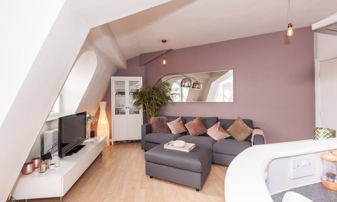 Leeds City Center Apartment | Pass the Keys | Shopper’s Oasis - Heart of Leeds City Centre