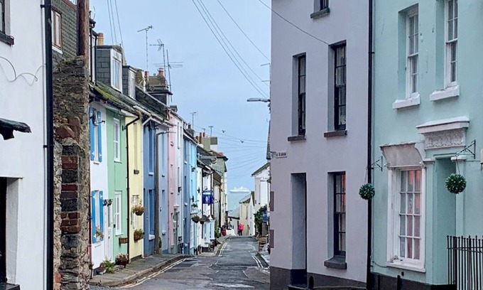 Brixham House | Pass the Keys | Spacious Converted Sail Loft Sunny Family Terrace