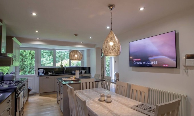 Newcastle-upon-Tyne RV Rental | Pass the Keys | Stunning Jesmond Home