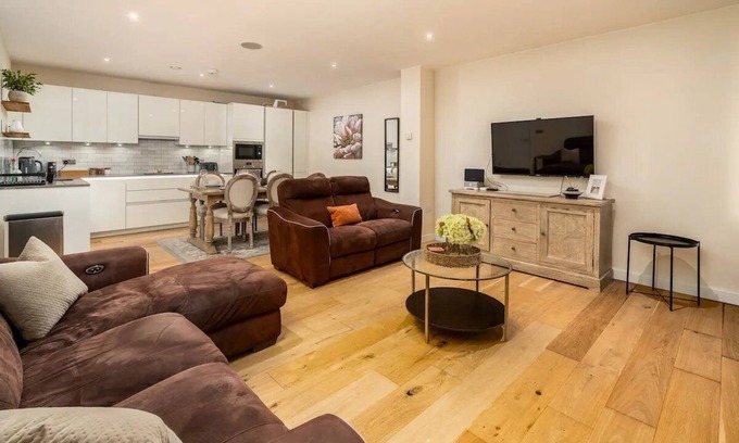 St Albans Apartment | Pass the Keys | Stylish Central St Albans Flat with Free Parking