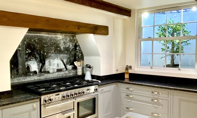 Shrewsbury House | Pass the Keys | Superbly Located Handsome Georgian Townhouse