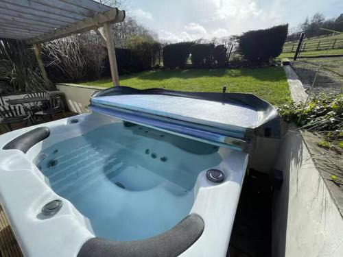 Hayfield House | Pass the Keys The Cabin Dog Friendly Haven with Hot Tub Sleeps 4