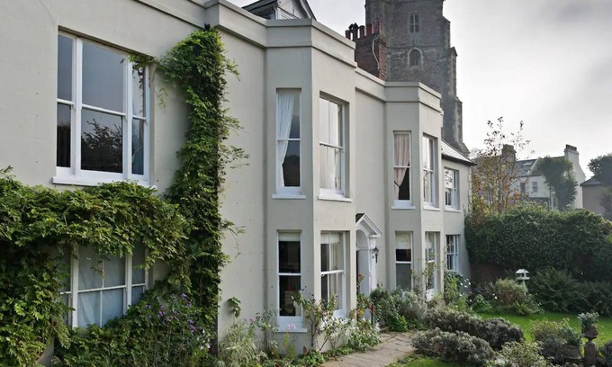 Old Town Hastings Apartment | Pass the Keys | The Top Space