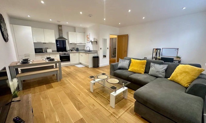Colchester Apartment | Pass the Keys | Very Modern Home away from Home