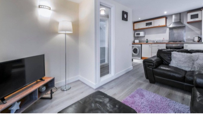 Belfast Apartment | Pass the Keys | Wonderful Duplex Apartment - Perfect For Longer Stays