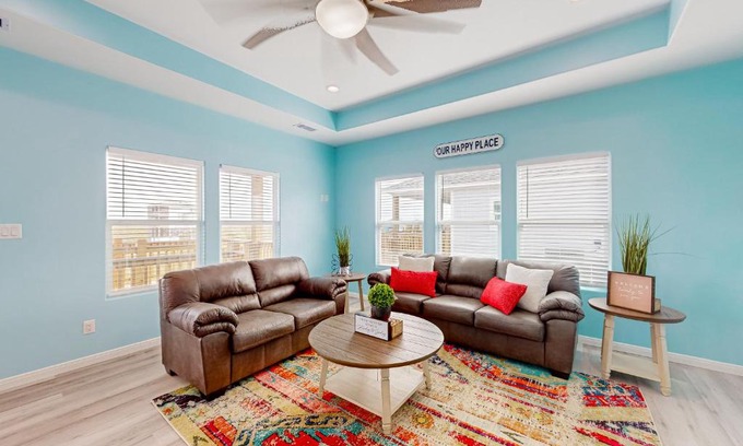 Gilchrist House | Pastel Sands