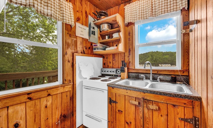 Smithville Cabin | Pates Ford Marina - Cabin 3