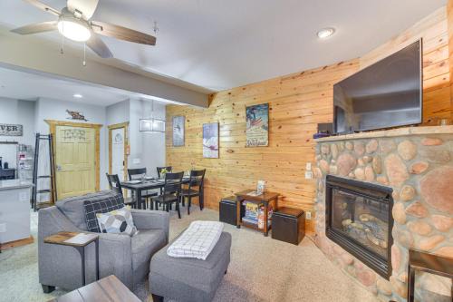 Grand Lake Apartment | Patio and Mountain Views Central Grand Lake Condo!
